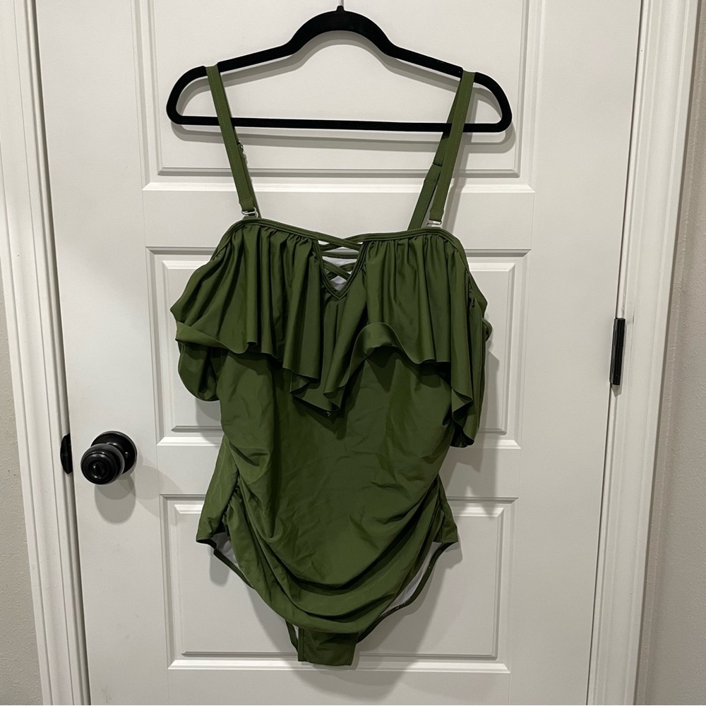 NWT Women’s Davi one piece swimsuit green size 18W